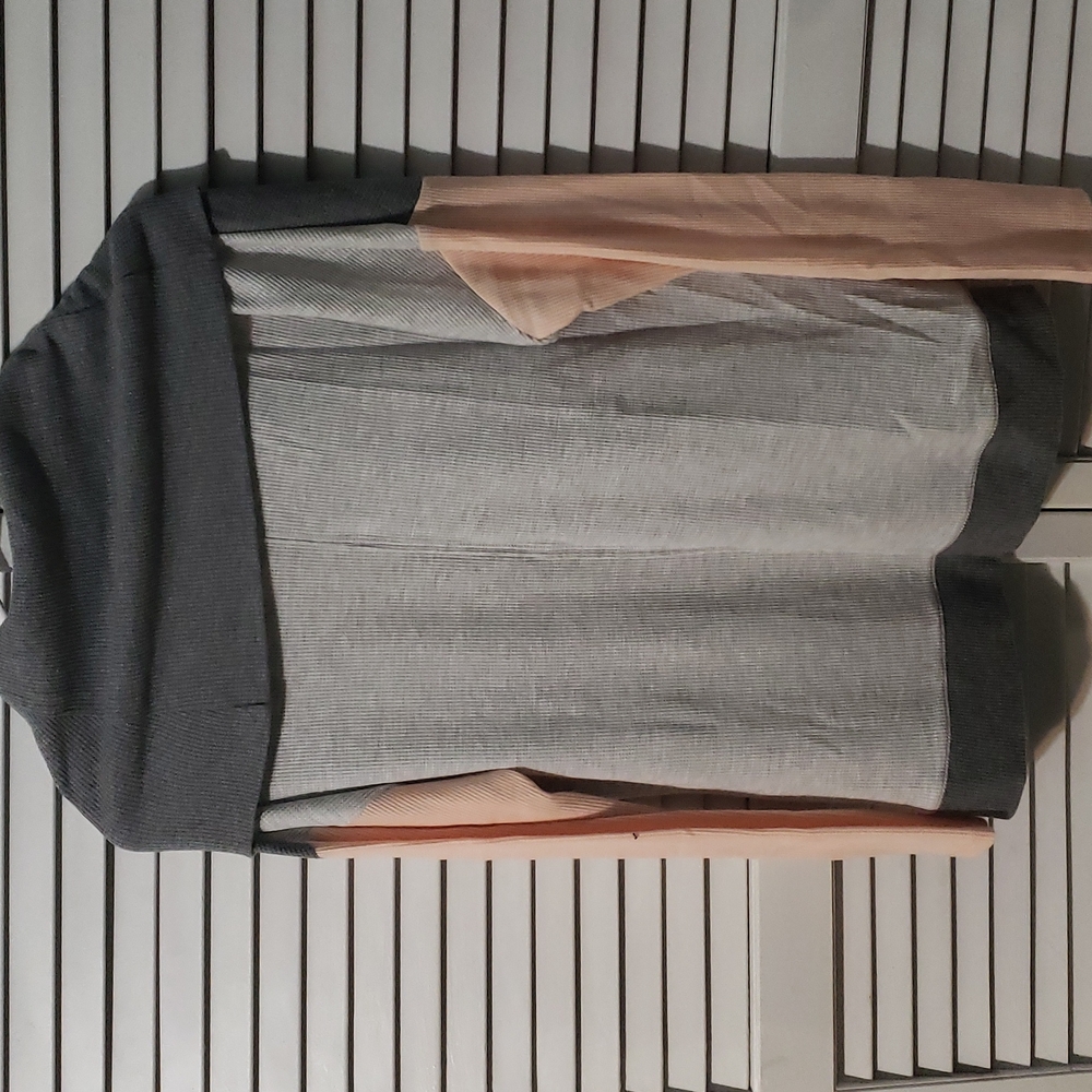 Sueter - Picture 2 of 2